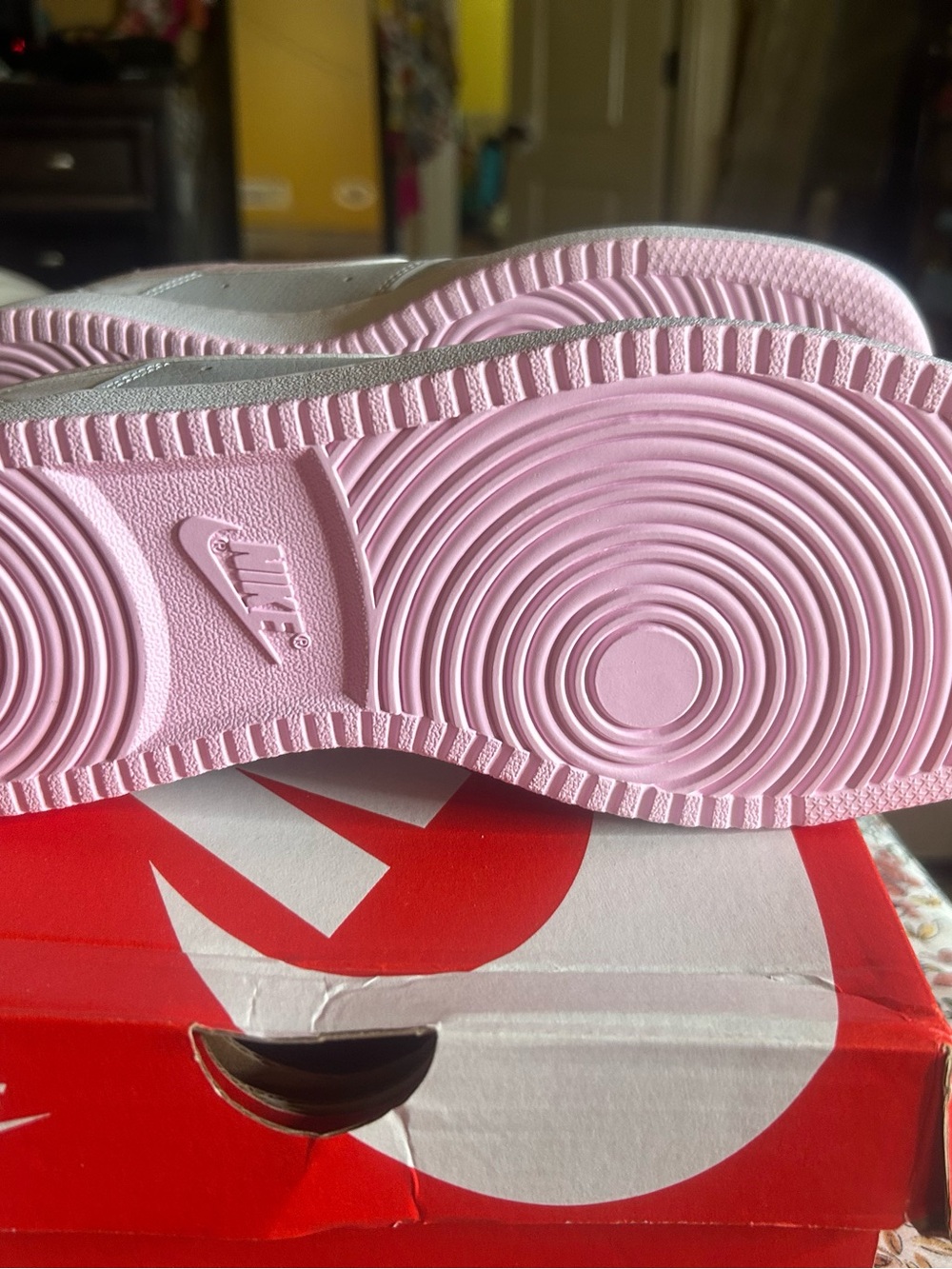 New with box Nike court vision LoveLow-Top in Light Gray with Pink Swoosh women - Picture 6 of 10